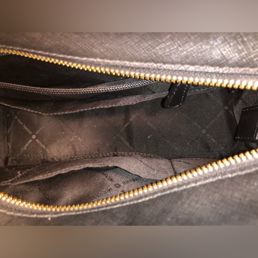 π₯Moving to @the_bag_guyπ₯Michael Kors - Dillon Saffiano Satchel-Black/Gold - Picture 16 of 16